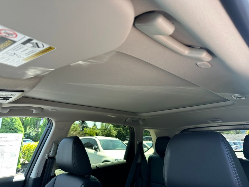 New 2025 Nissan Rogue SL w/ Tech Package image 15