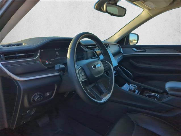 Used 2023 Jeep Grand Cherokee L Limited w/ Black Appearance Package image 11