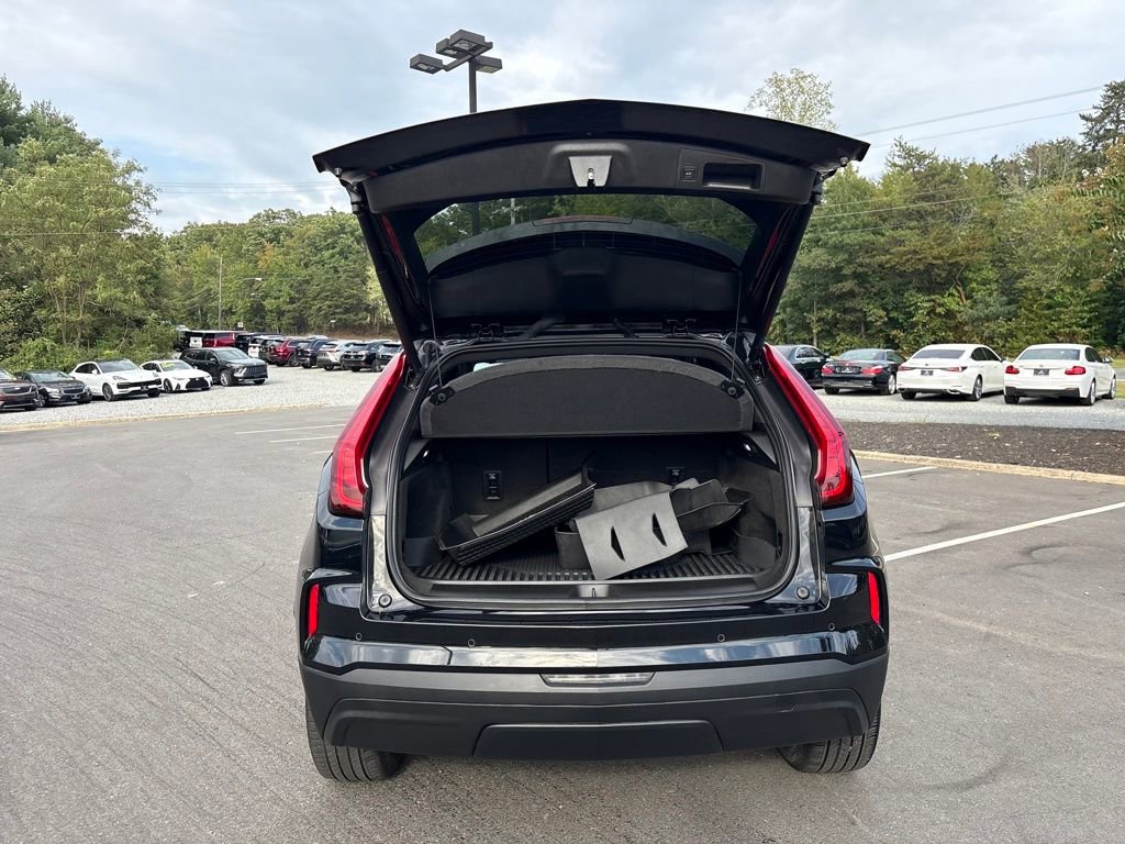 Certified 2024 Cadillac XT4 Luxury w/ Cold Weather Package image 9