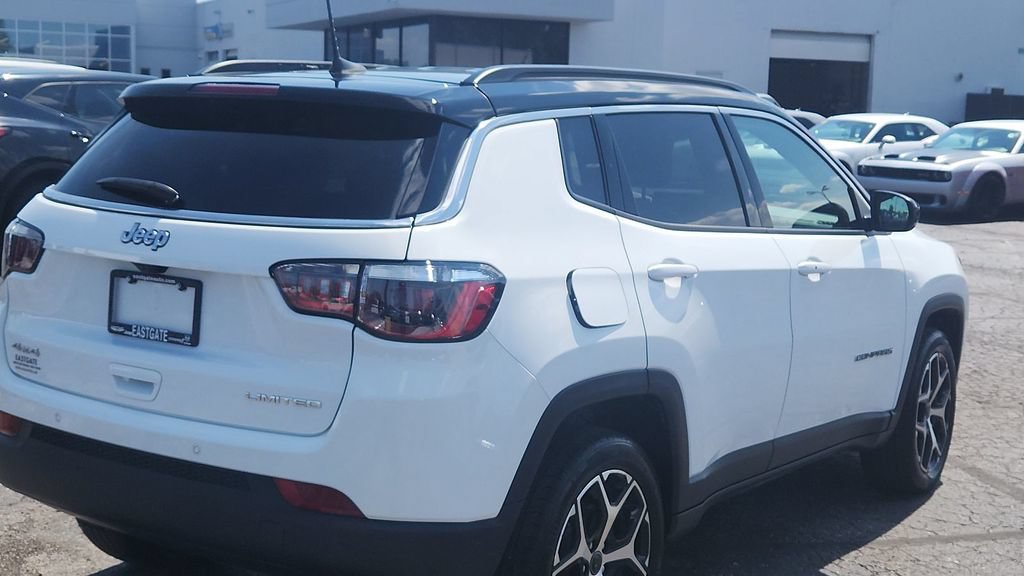 Used 2025 Jeep Compass Limited AWD/4WD image 7