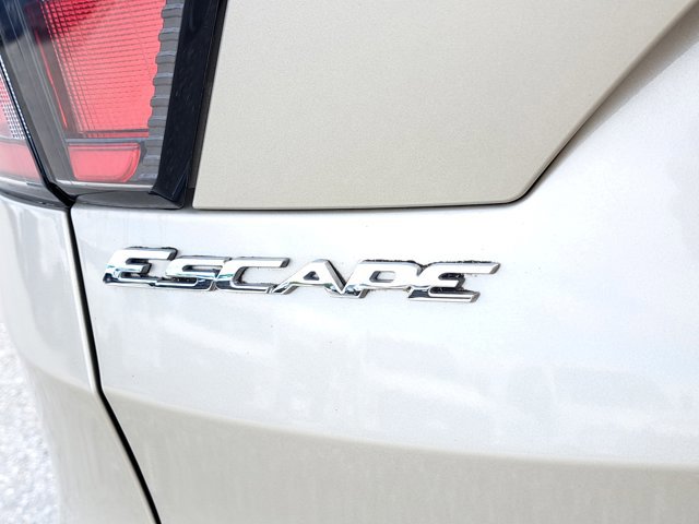 Certified 2017 Ford Escape SE w/ Equipment Group 201A image 8