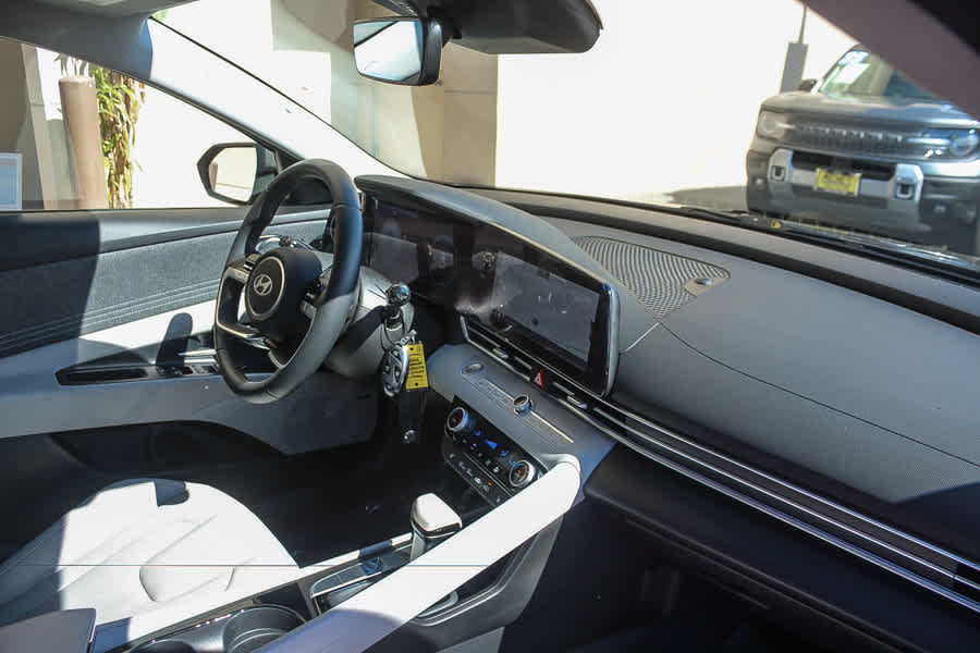 Certified 2026 Hyundai Elantra Limited FWD image 21