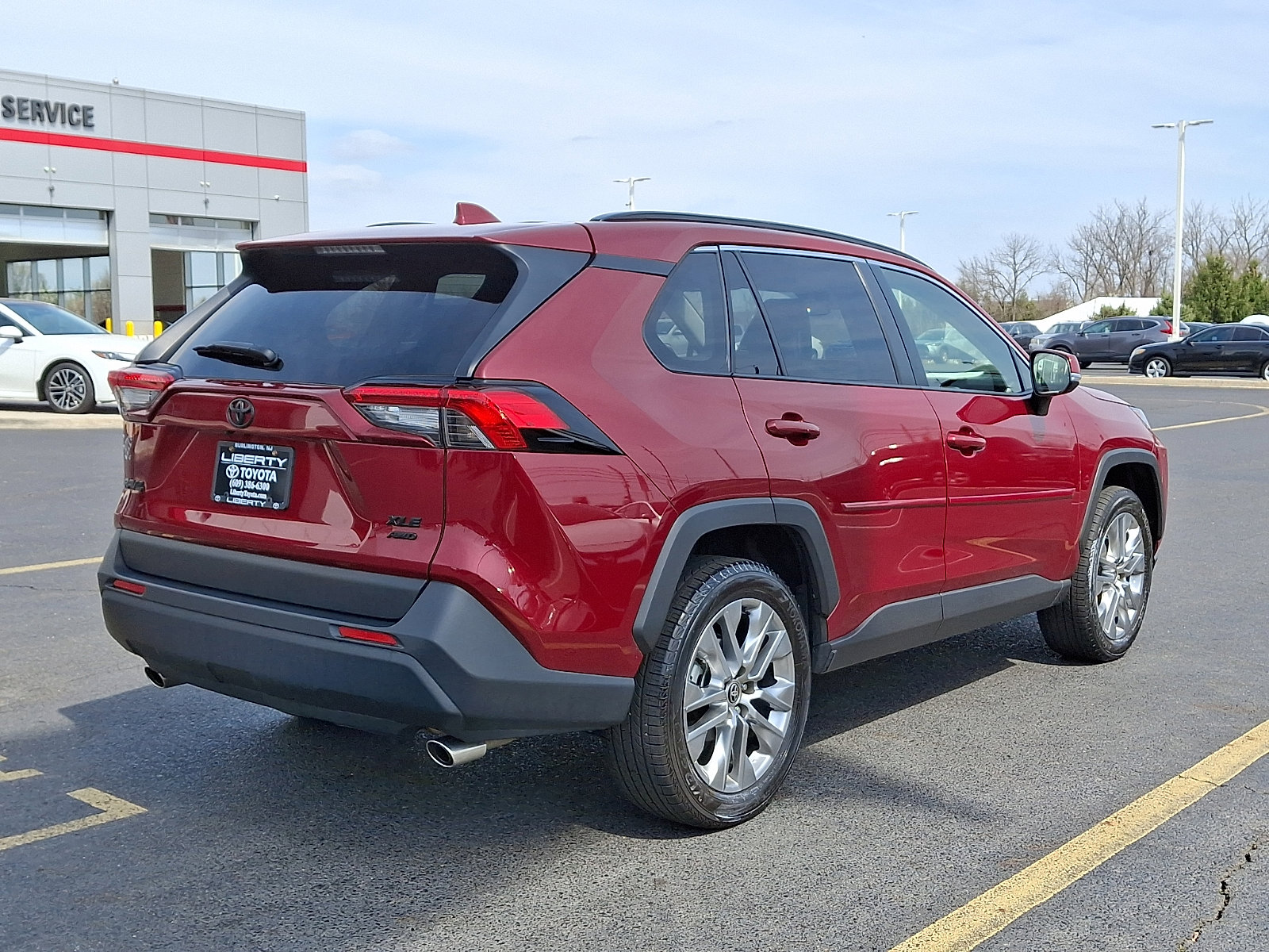 Used 2023 Toyota RAV4 XLE Premium image 6