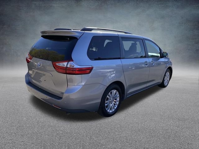 Used 2017 Toyota Sienna XLE Premium FWD image 29