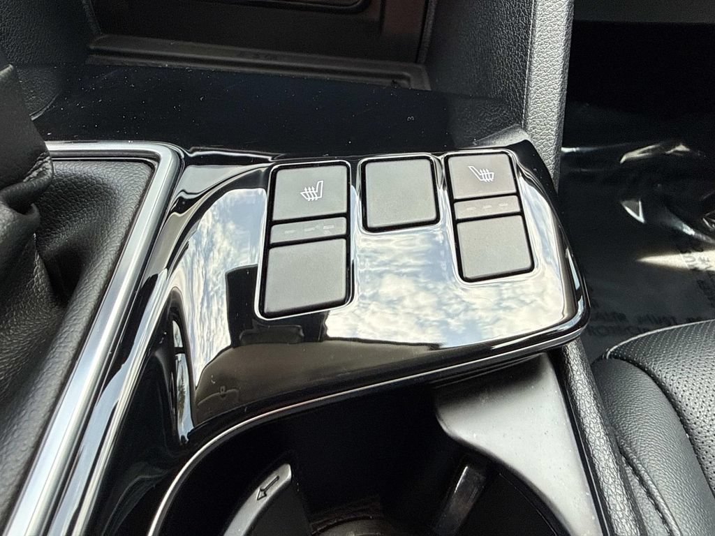 Used 2025 Kia Sportage EX FWD image 33