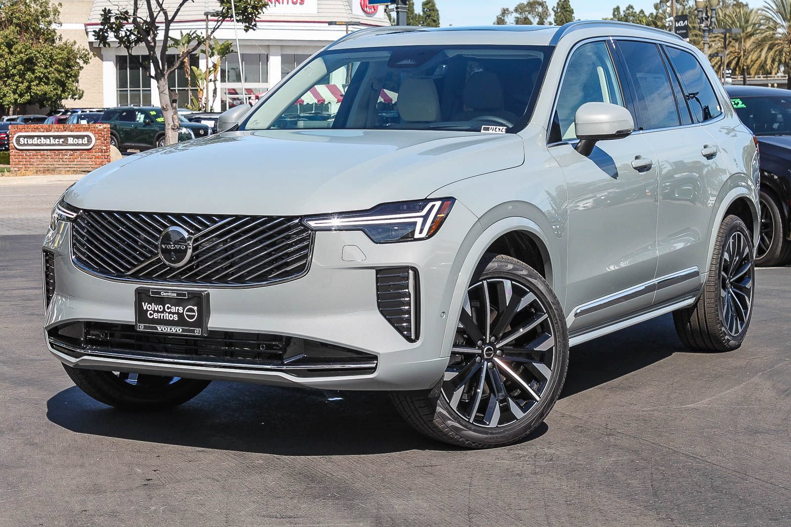 New 2026 Volvo XC90 B6 Ultra w/ Protection Package