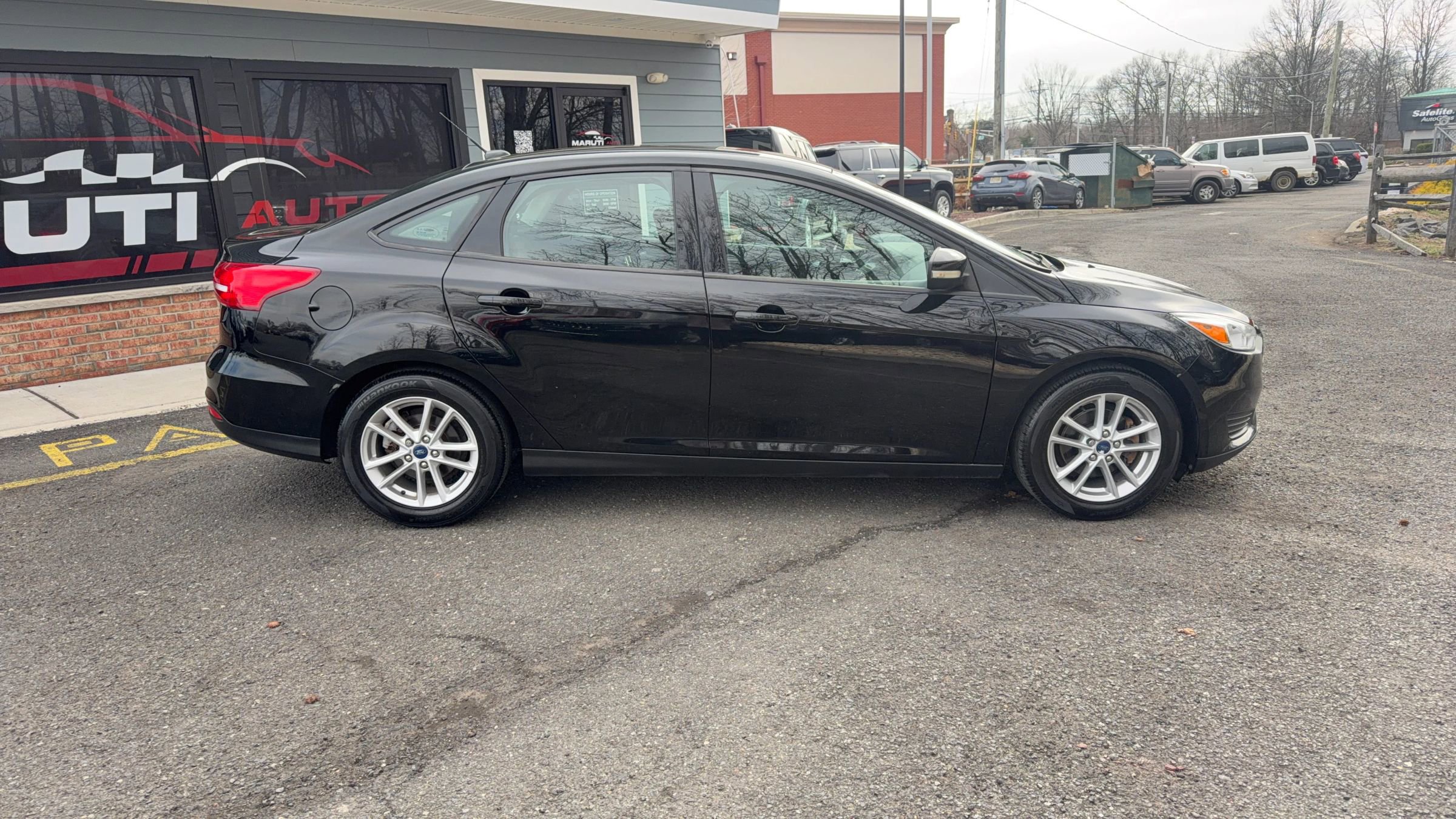 Used 2017 Ford Focus SE image 4