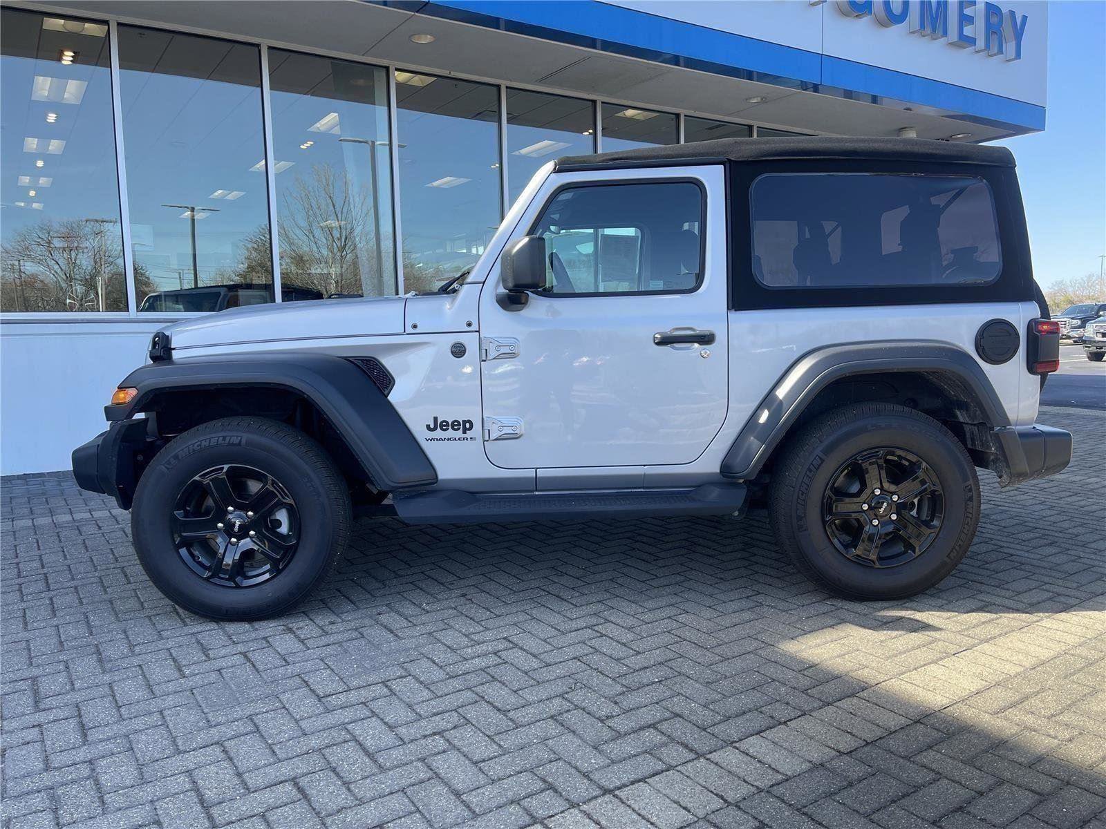 Used 2023 Jeep Wrangler Sport AWD/4WD image 2