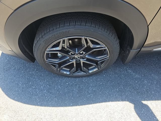 Certified 2025 Nissan Kicks SR w/ SR Premium Package AWD/4WD image 12