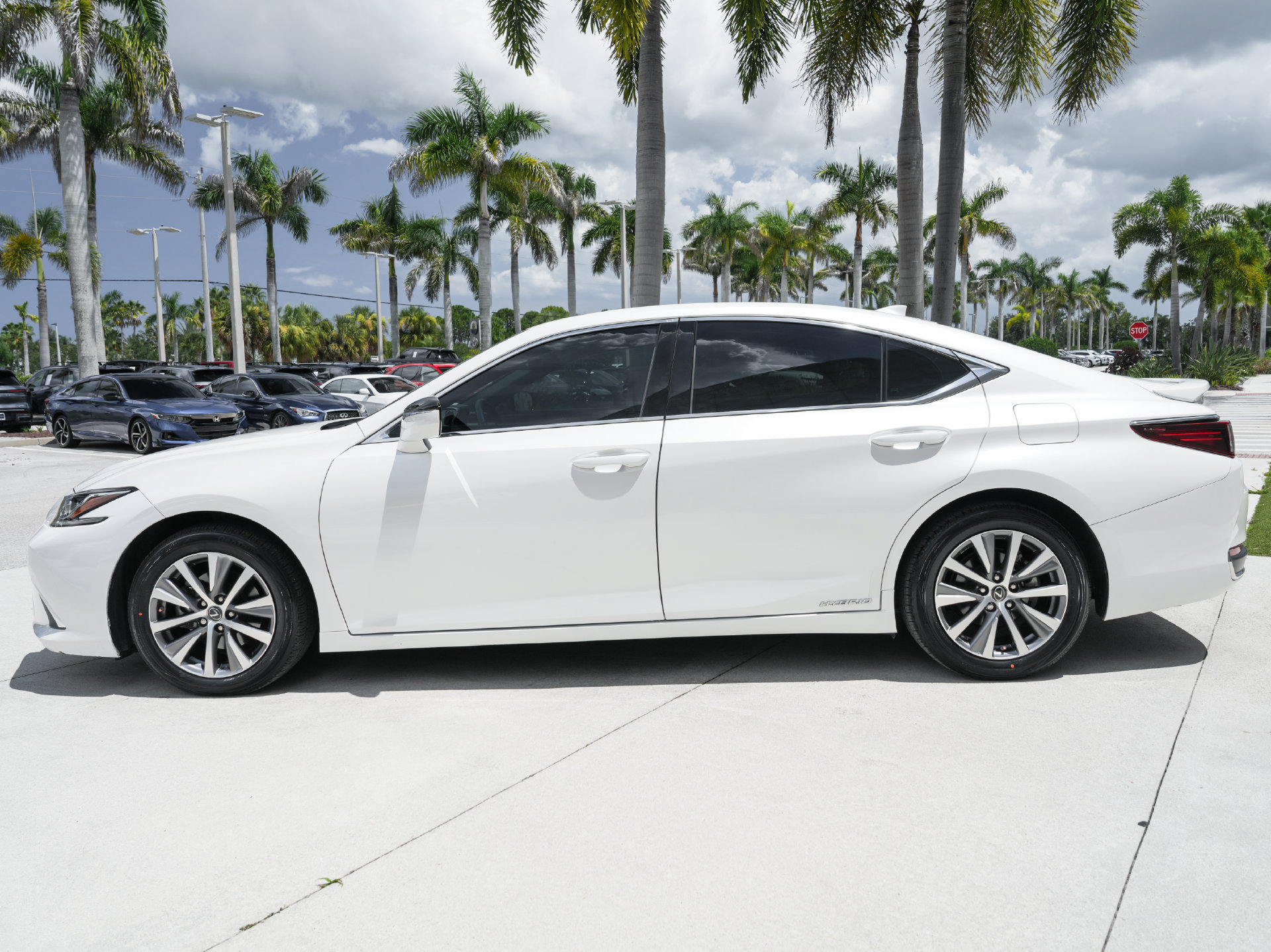 Used 2020 Lexus ES 300h w/ Premium Package FWD image 24