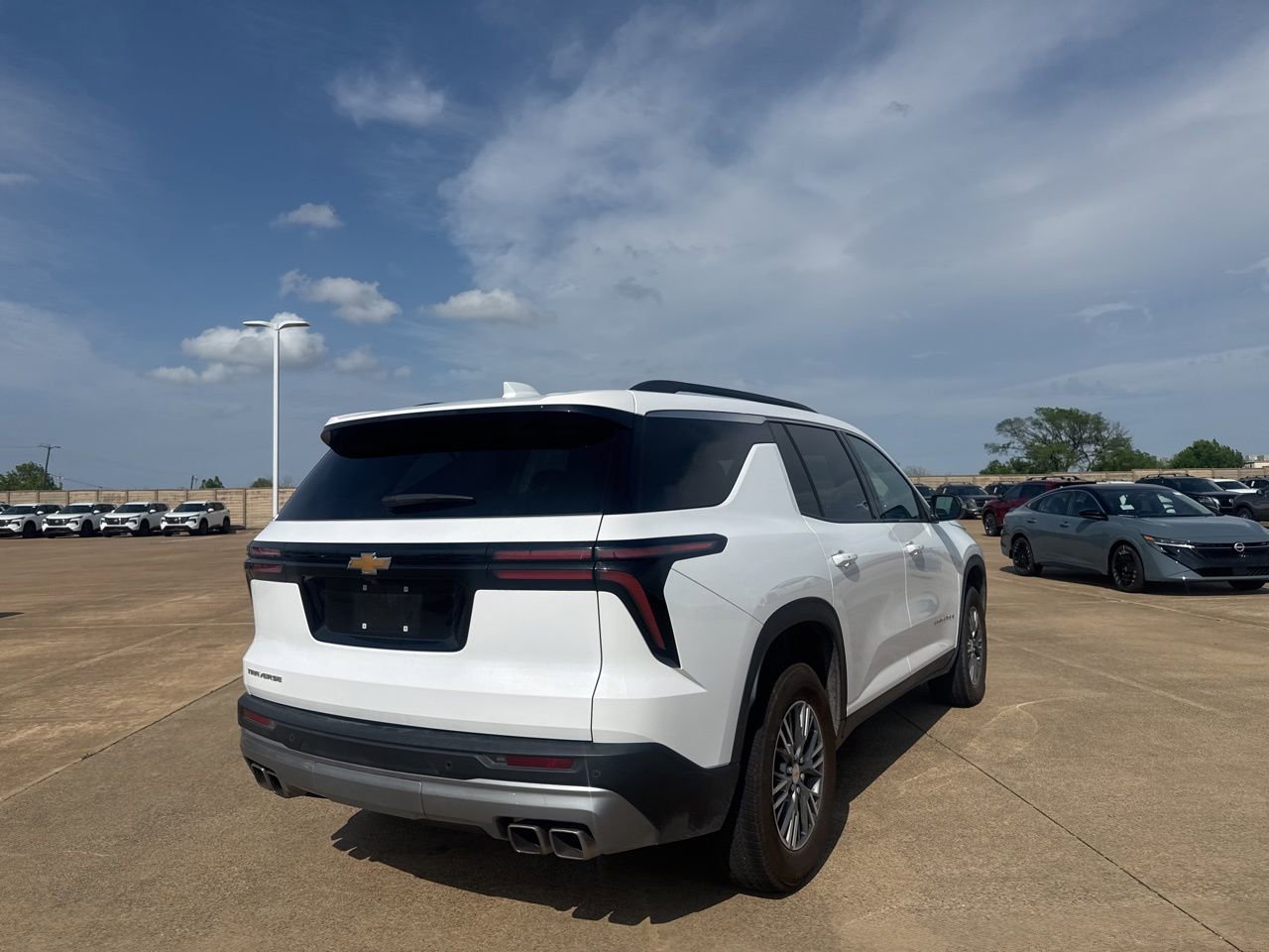 Used 2025 Chevrolet Traverse LT image 22