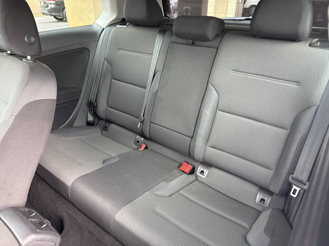 Used 2015 Volkswagen Golf Launch Edition image 15