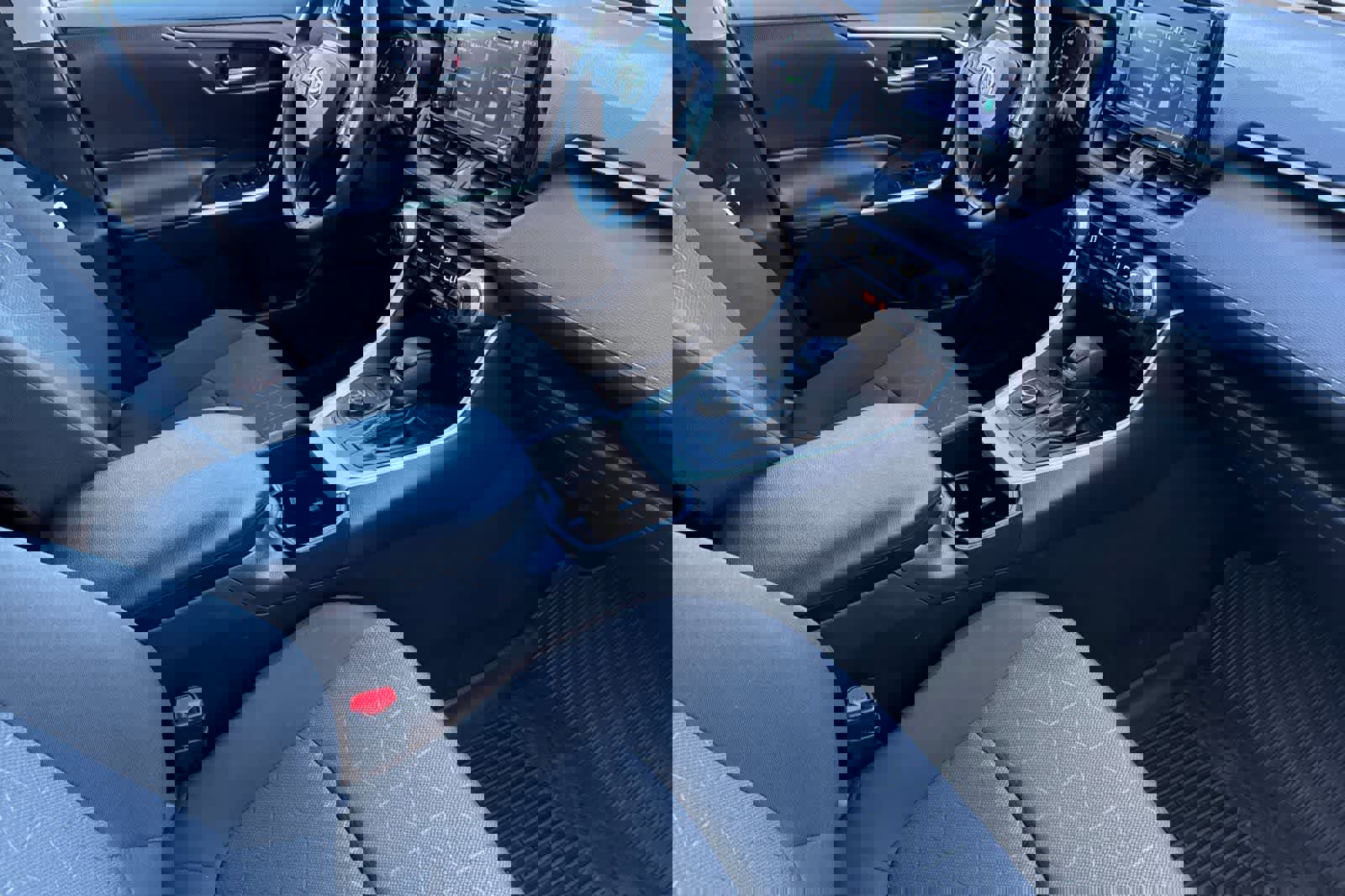 Used 2022 Toyota RAV4 XLE image 17