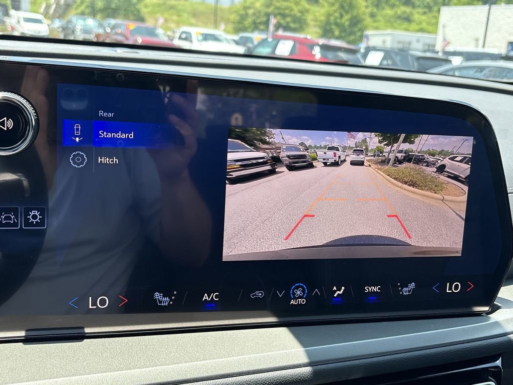 New 2025 Chevrolet Traverse LT image 16