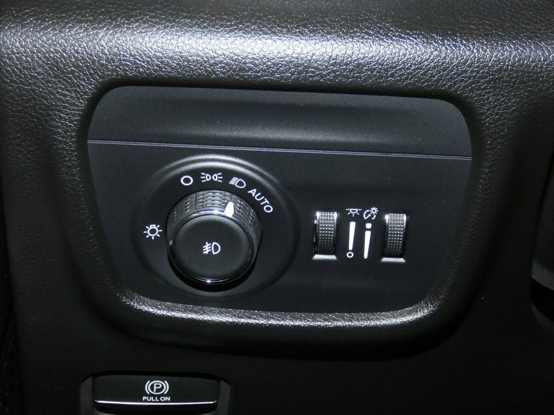 Used 2024 Jeep Grand Cherokee L Summit w/ Advanced Protech Group IV AWD/4WD image 23