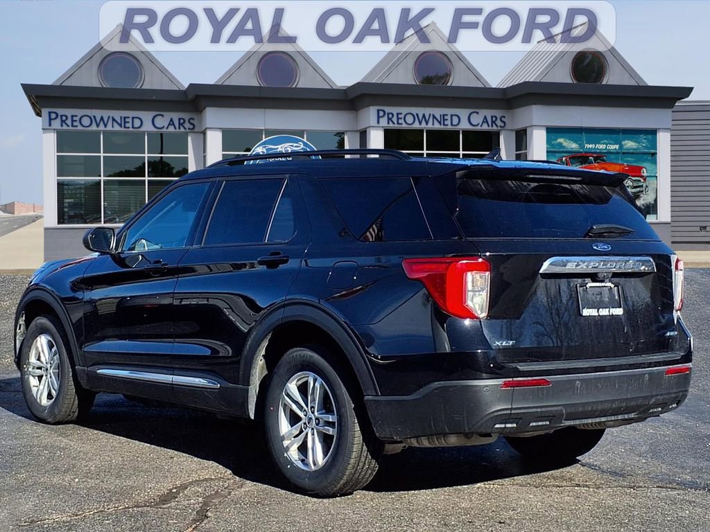 Used 2023 Ford Explorer XLT image 2