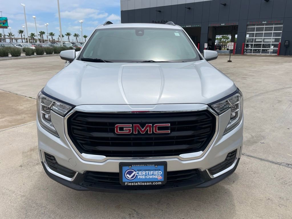 Used 2022 GMC Terrain SLE w/ Driver Convenience Package FWD image 2
