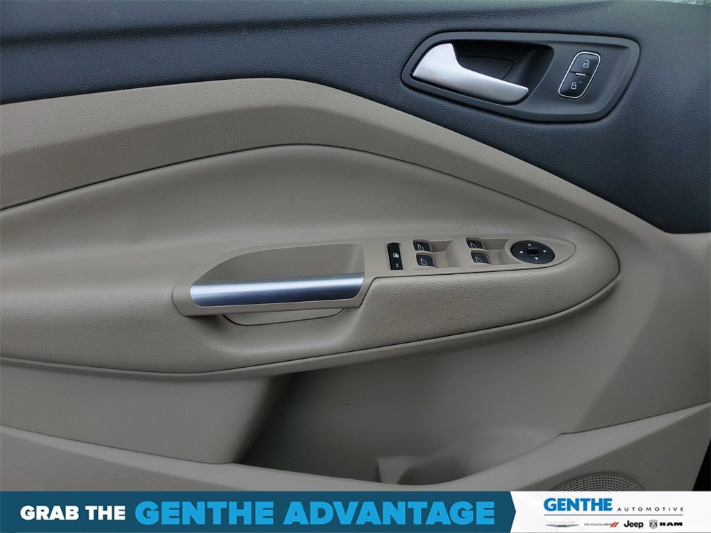 Used 2017 Ford Escape SE w/ Equipment Group 201A image 11