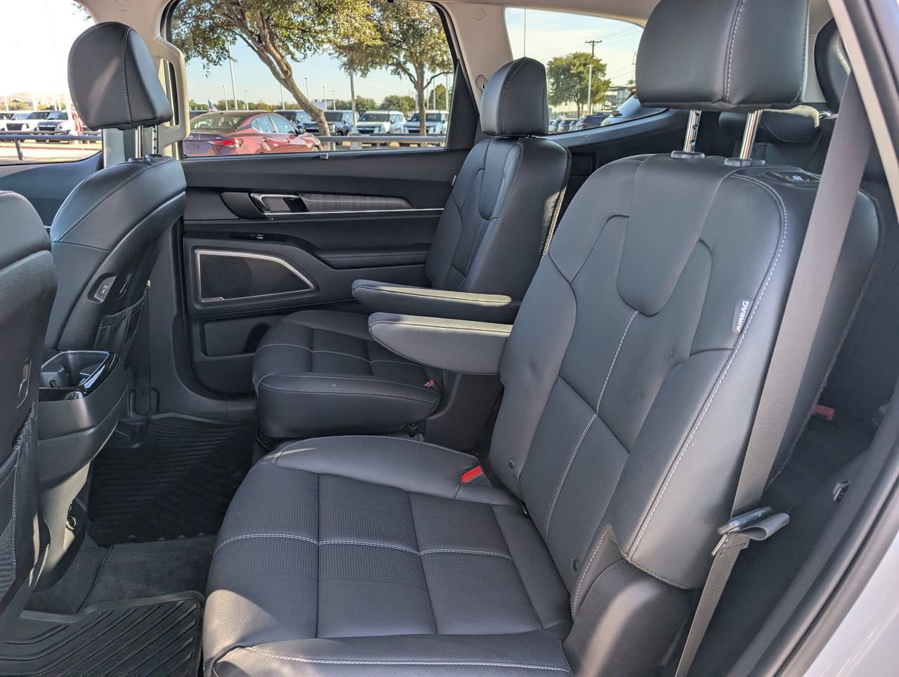 Used 2025 Kia Telluride EX w/ EX Captain's Chair Package FWD image 27