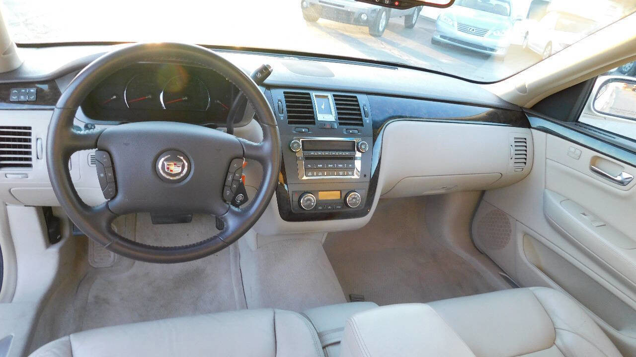 Used 2011 Cadillac DTS FWD image 40