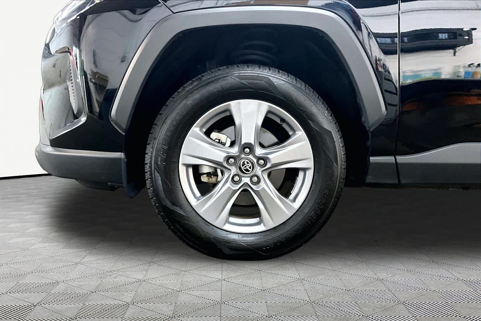 Used 2025 Toyota RAV4 LE AWD/4WD image 11