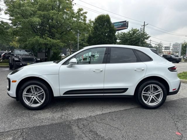 Used 2025 Porsche Macan AWD/4WD image 19