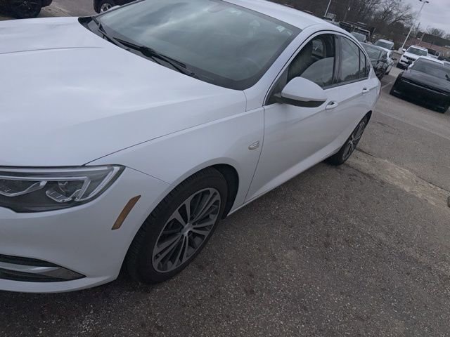 Used 2018 Buick Regal Essence w/ Driver Confidence Package #1 image 2