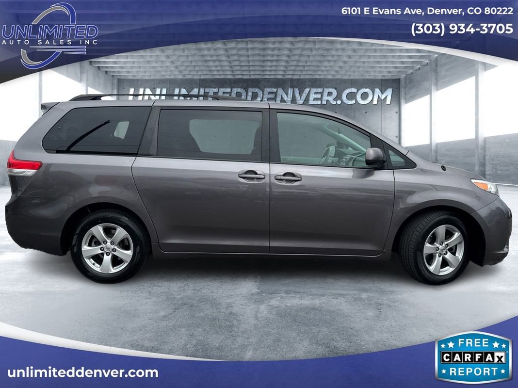 Used 2014 Toyota Sienna LE image 2
