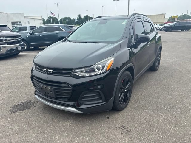 Used 2019 Chevrolet Trax LT w/ Sun & Sound Package FWD image 3