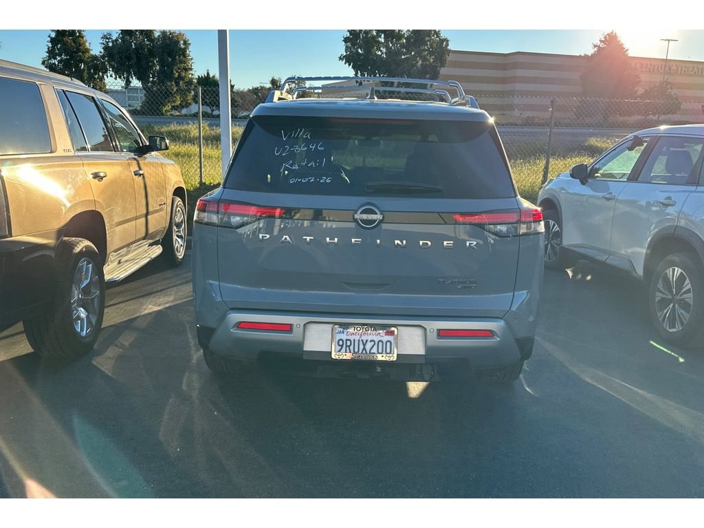 Used 2023 Nissan Pathfinder Platinum image 4