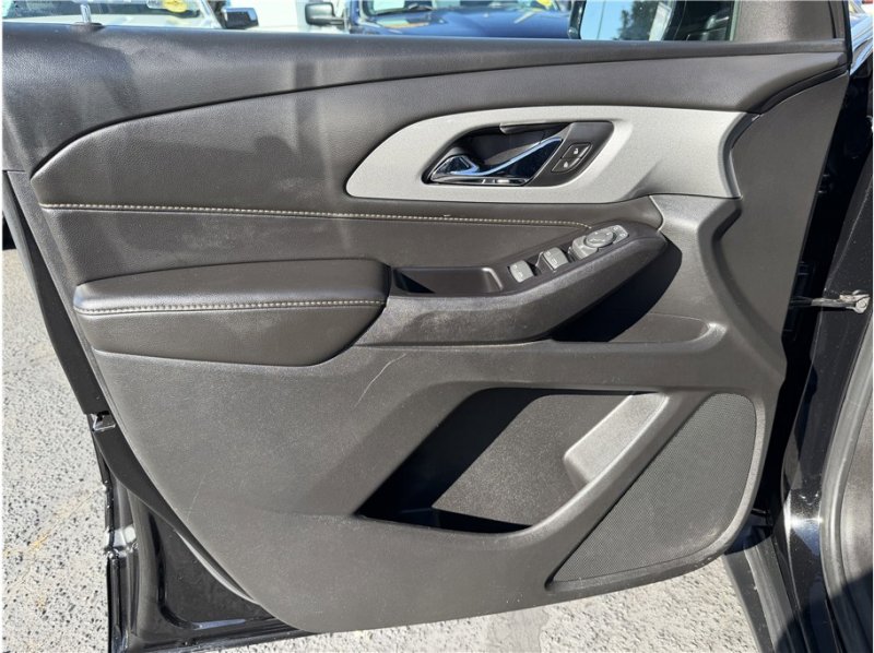 Used 2020 Chevrolet Traverse LS image 15
