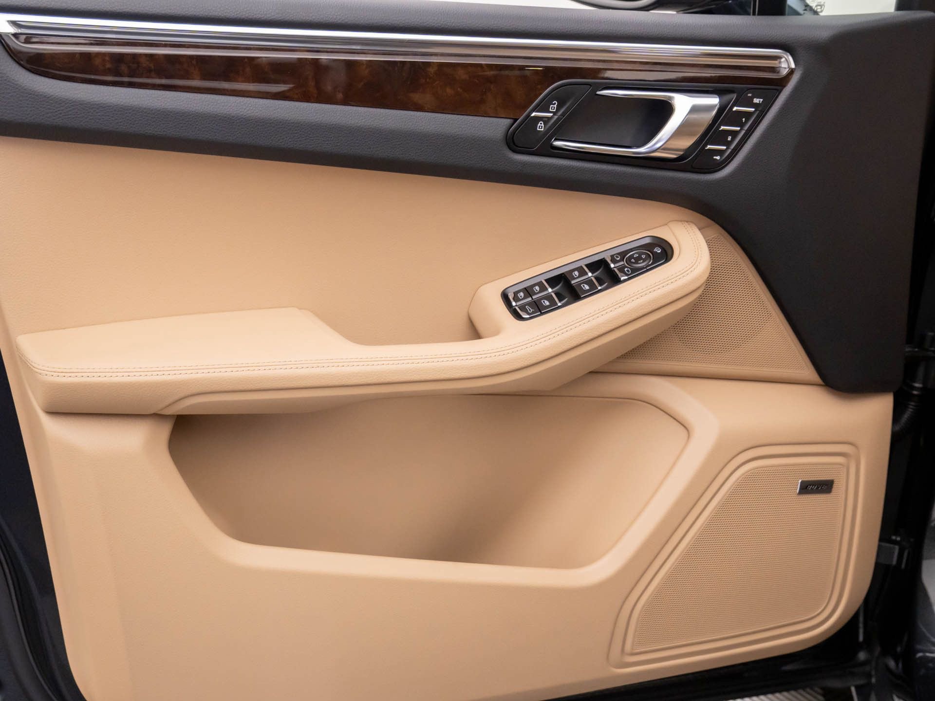 Certified 2026 Porsche Macan image 14