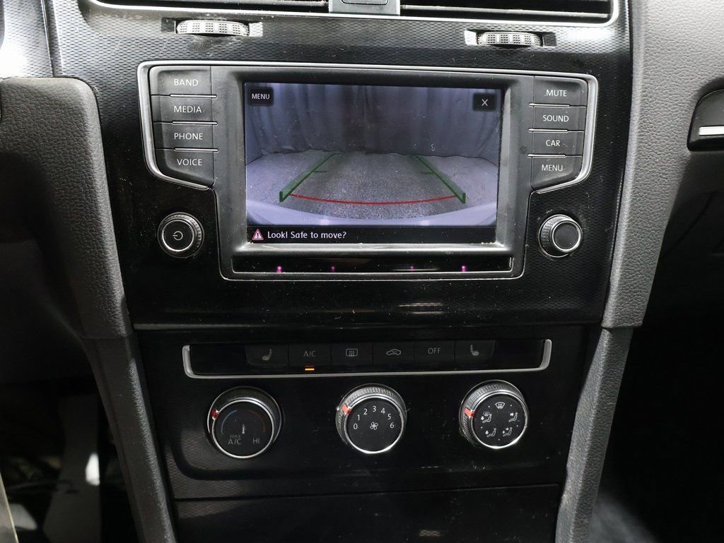 Used 2017 Volkswagen Golf S image 23