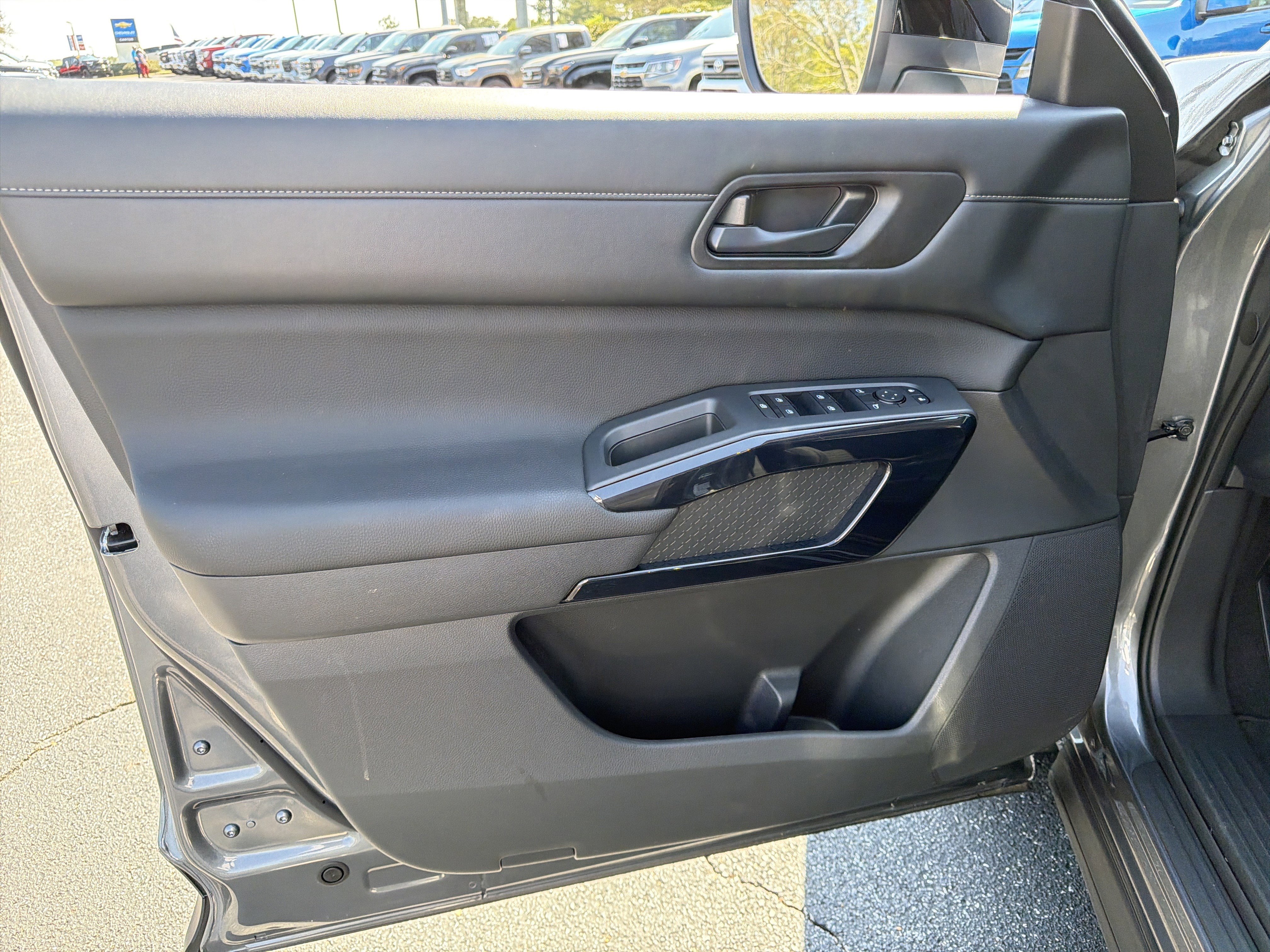 Used 2024 Nissan Pathfinder S AWD/4WD image 10