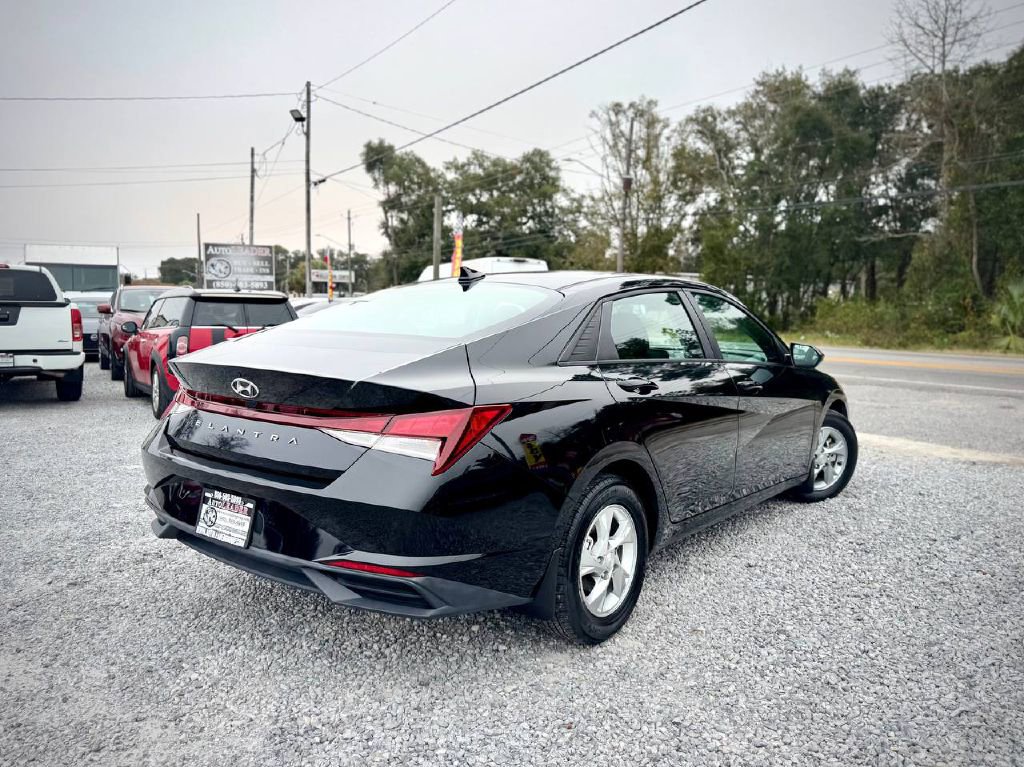 Used 2021 Hyundai Elantra SE FWD image 4