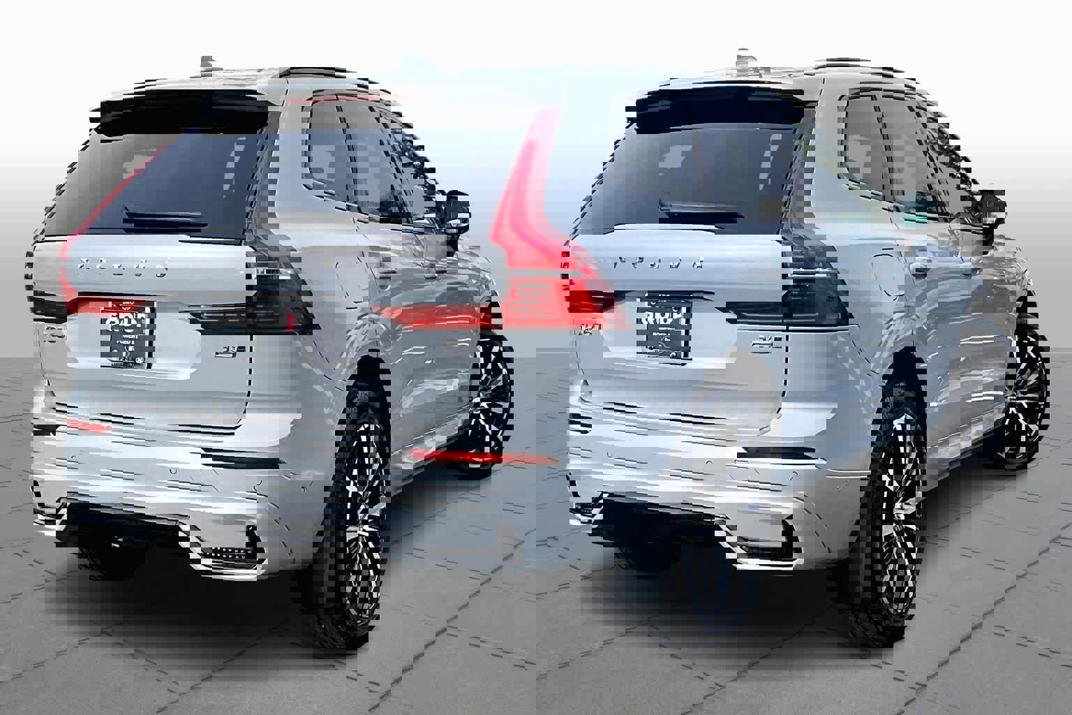 Certified 2024 Volvo XC60 B5 Plus w/ Protection Package Premier image 13