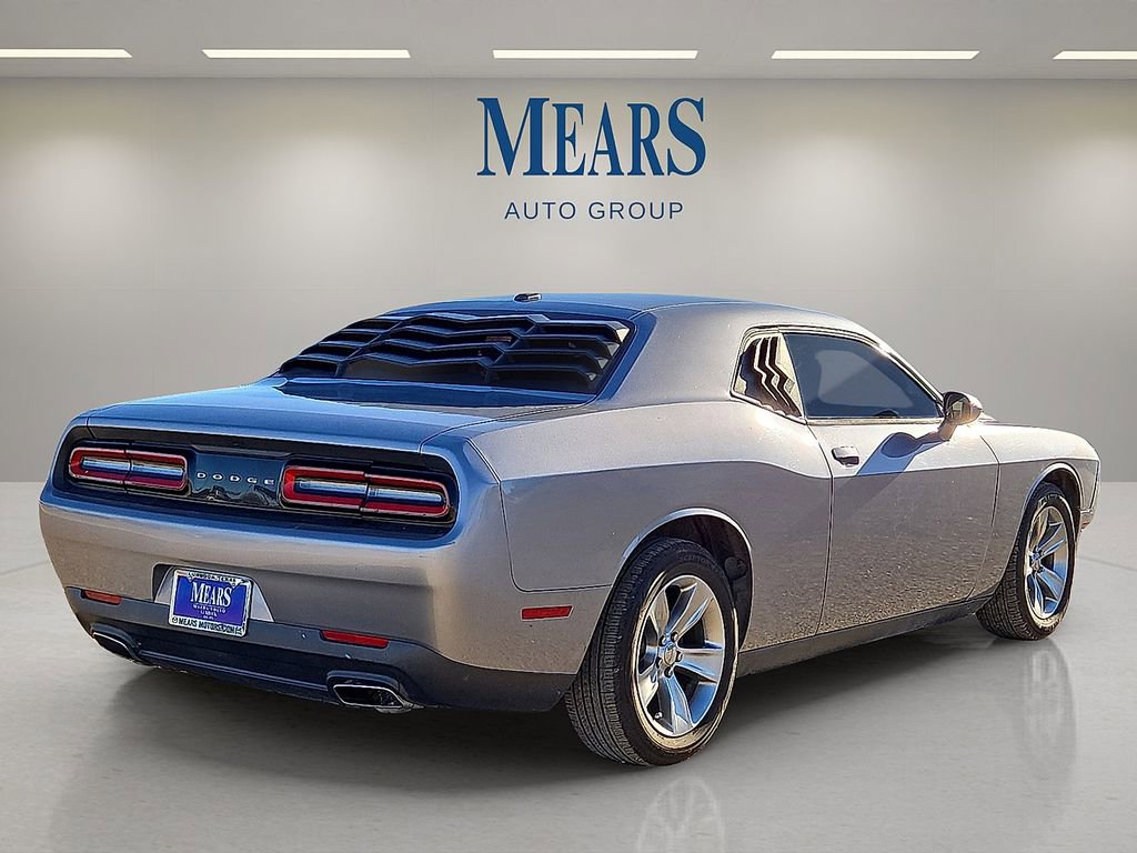 Used 2015 Dodge Challenger SXT image 5