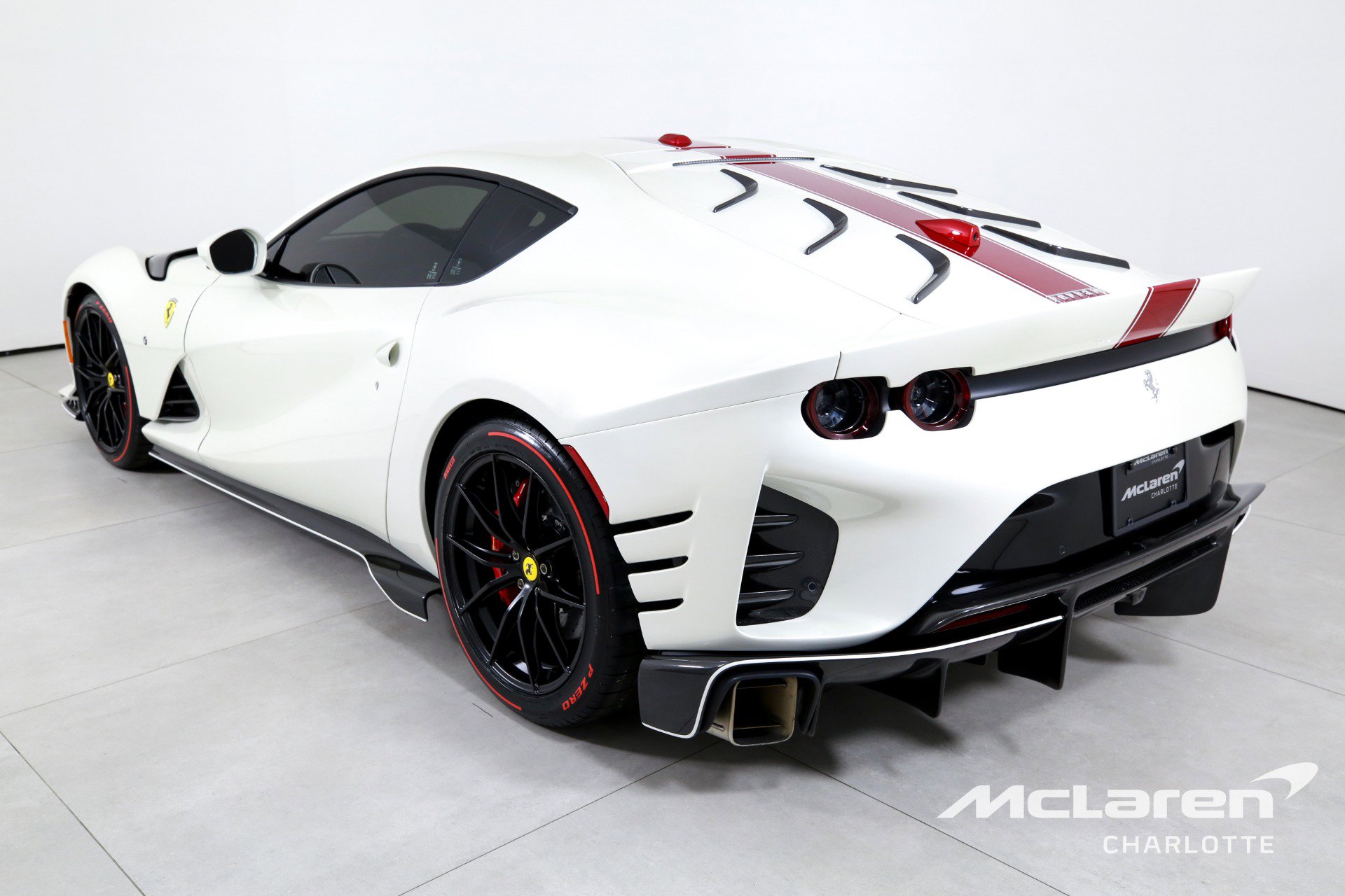 Used 2022 Ferrari 812 Competizione RWD image 6