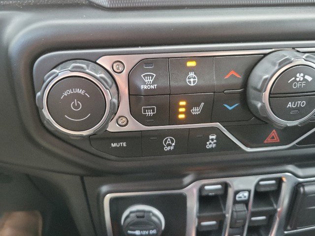Used 2023 Jeep Wrangler Unlimited Sahara w/ Cold Weather Group AWD/4WD image 13