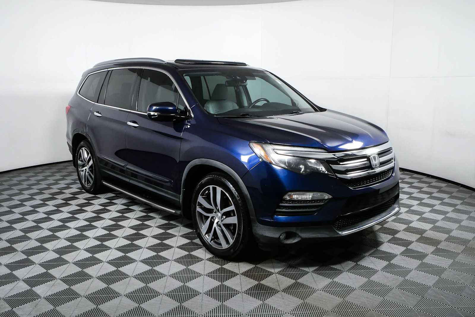 Used 2016 Honda Pilot Elite image 1