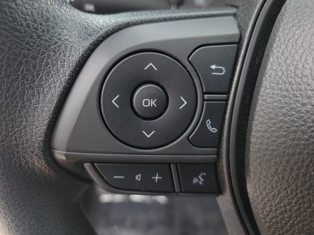 Used 2025 Toyota Corolla Cross L image 26