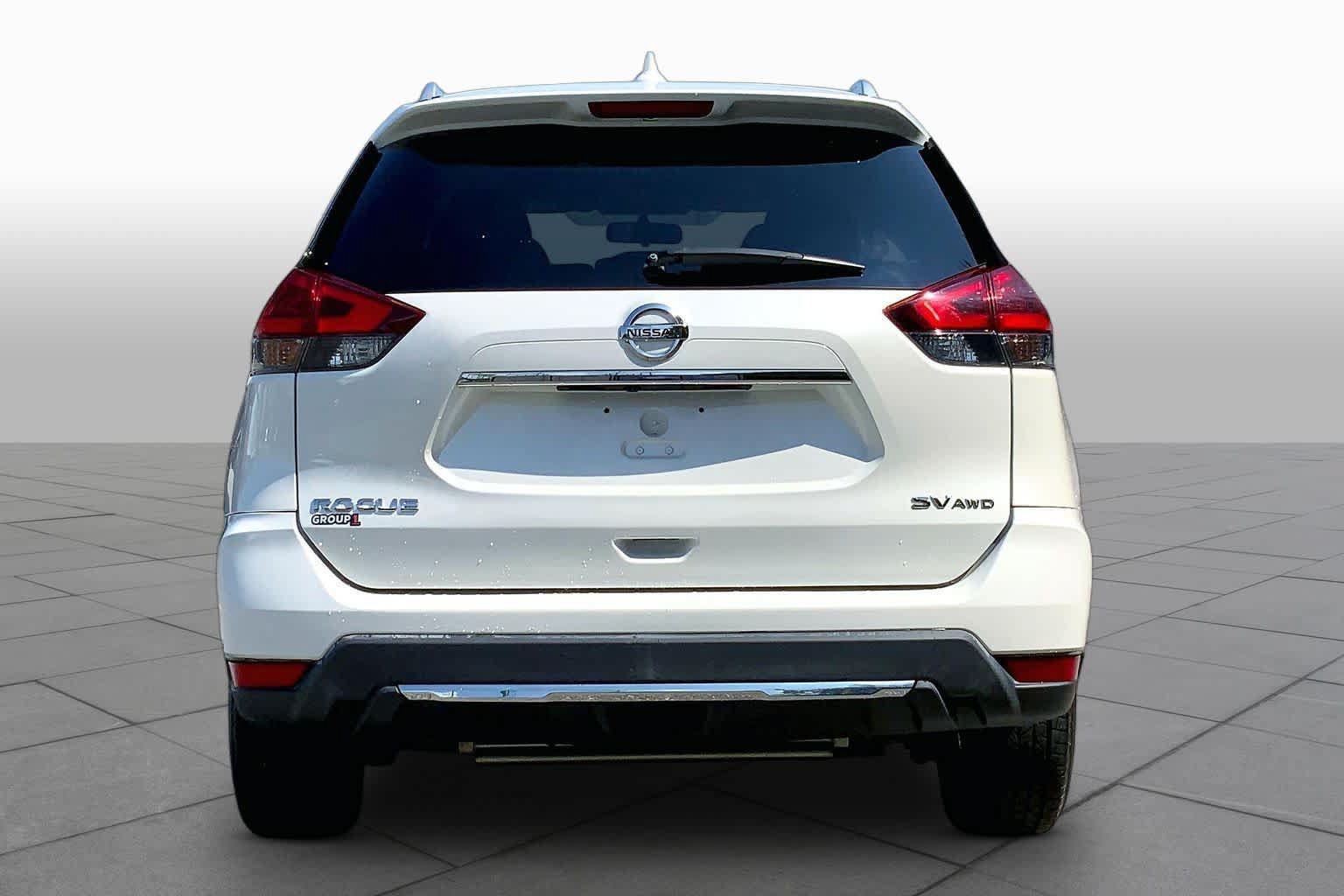 Used 2018 Nissan Rogue SV w/ Sun & Sound Touring Package AWD/4WD image 5