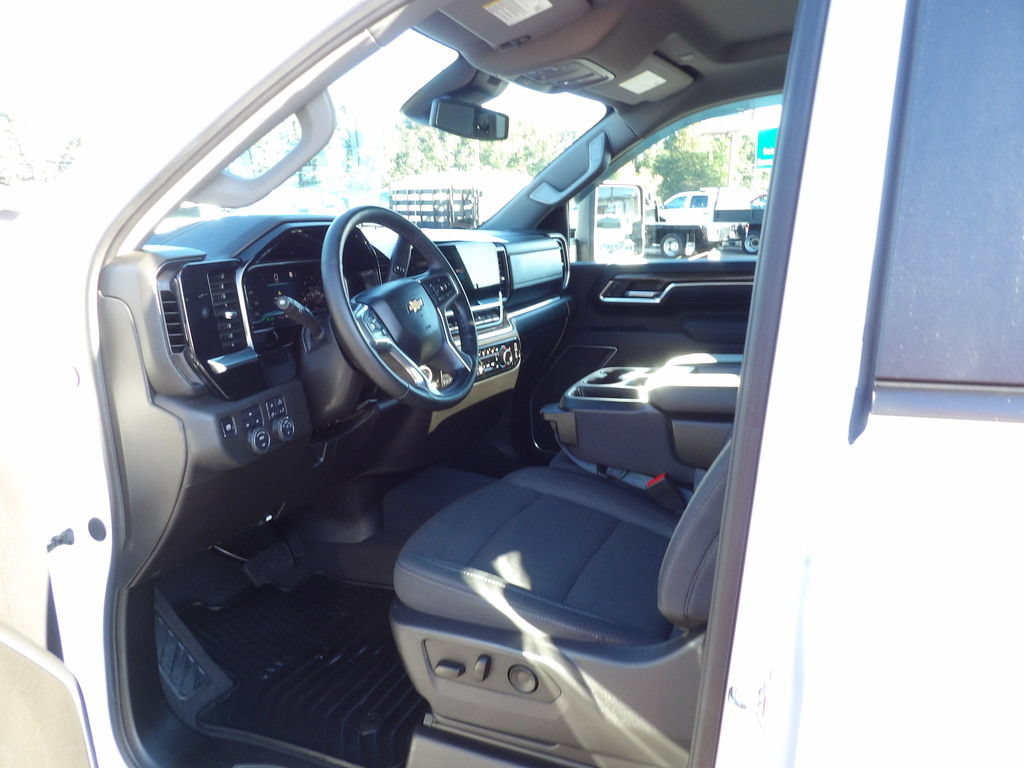 Used 2025 Chevrolet Silverado 3500 LT w/ Safety Package AWD/4WD image 16