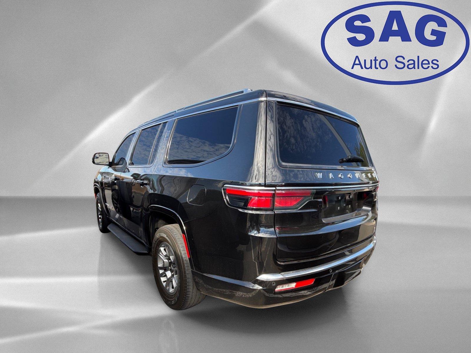 Used 2024 Jeep Wagoneer 4WD w/ HD Trailer Tow Package image 4