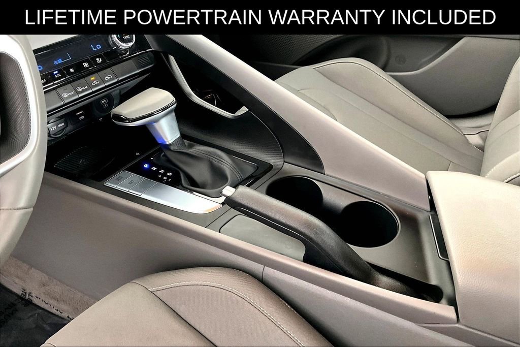 Used 2025 Hyundai Elantra Sport image 14