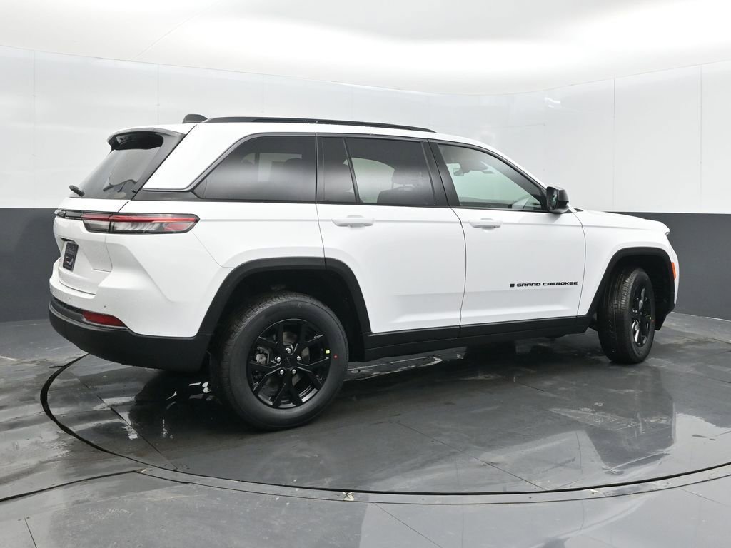 New 2026 Jeep Grand Cherokee Altitude image 7