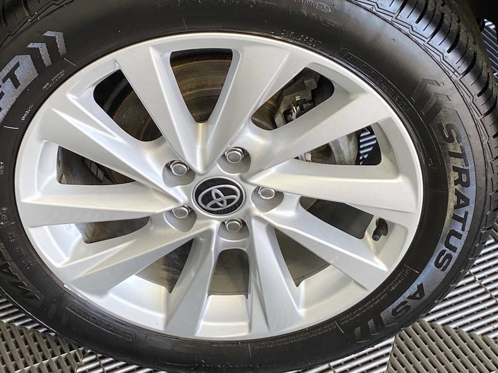 Used 2022 Toyota Camry LE AWD/4WD image 26