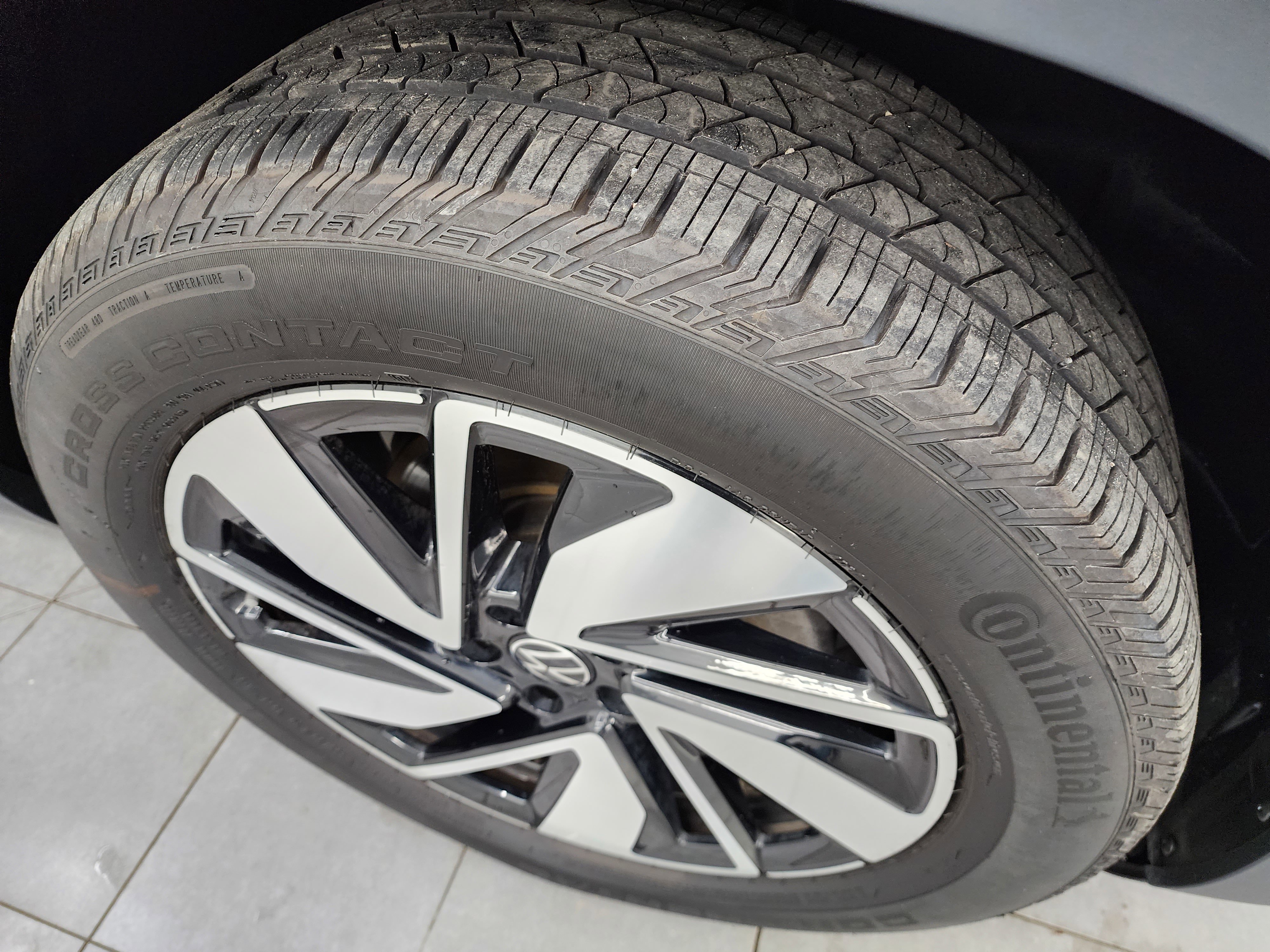 Used 2025 Volkswagen Atlas SE image 3