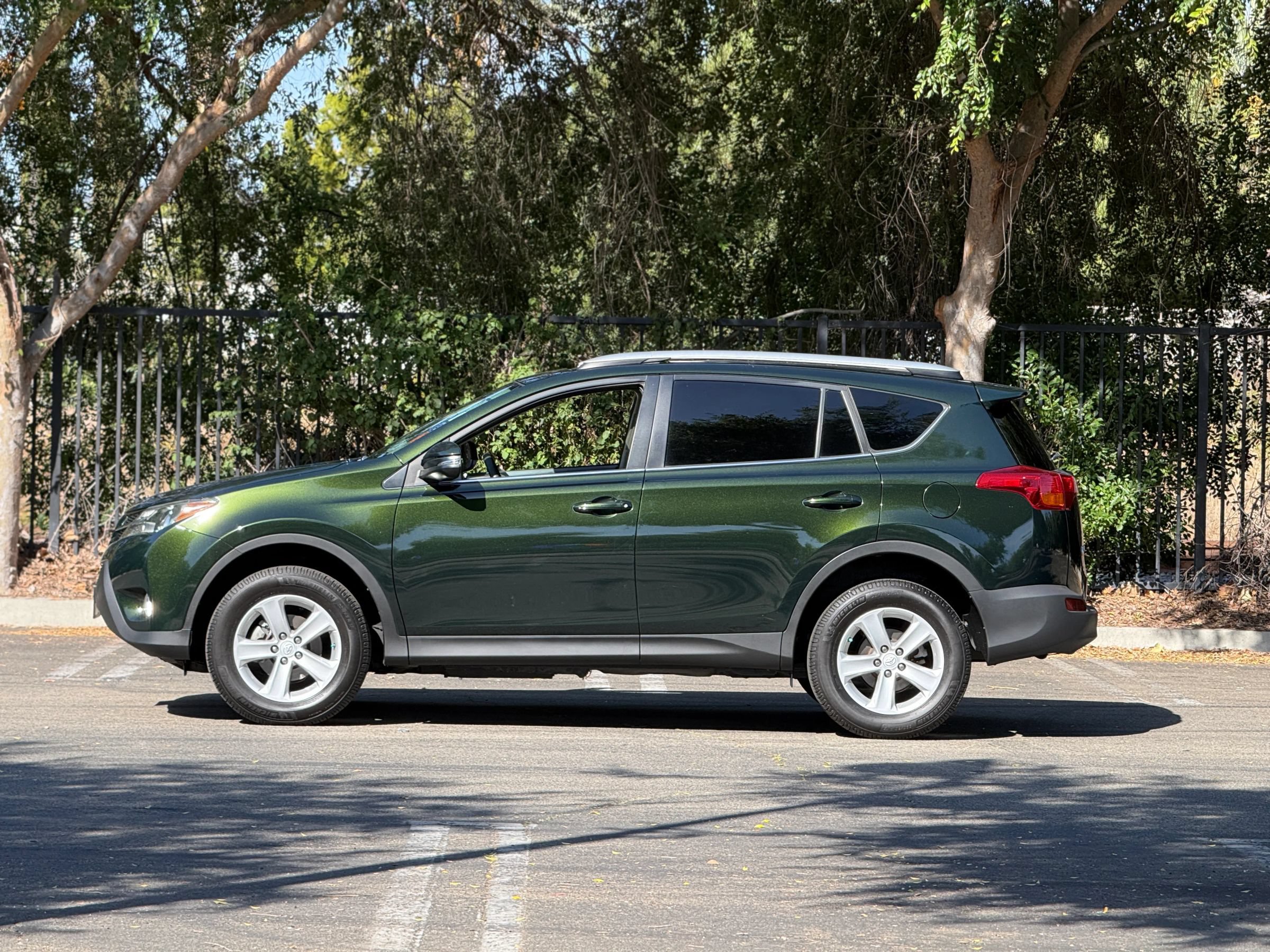 Used 2013 Toyota RAV4 XLE FWD image 6