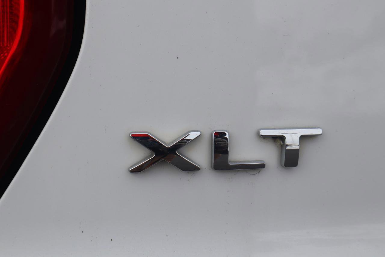 Used 2017 Ford Explorer XLT image 27